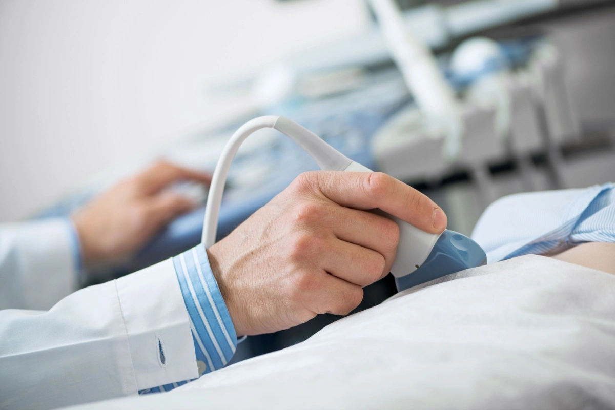 La Alpha Clinic, serviciile oferite de medicii de Medicină Internă includ: